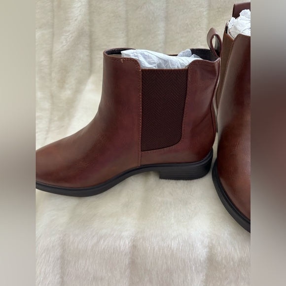 Brown Booties- Ankle Boots Size 4 Youth/6 Women’s - Picture 4 of 9